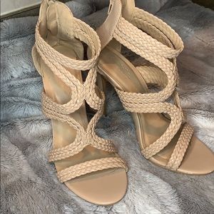 Cream heels w/ open toe! Braided/woven pattern...